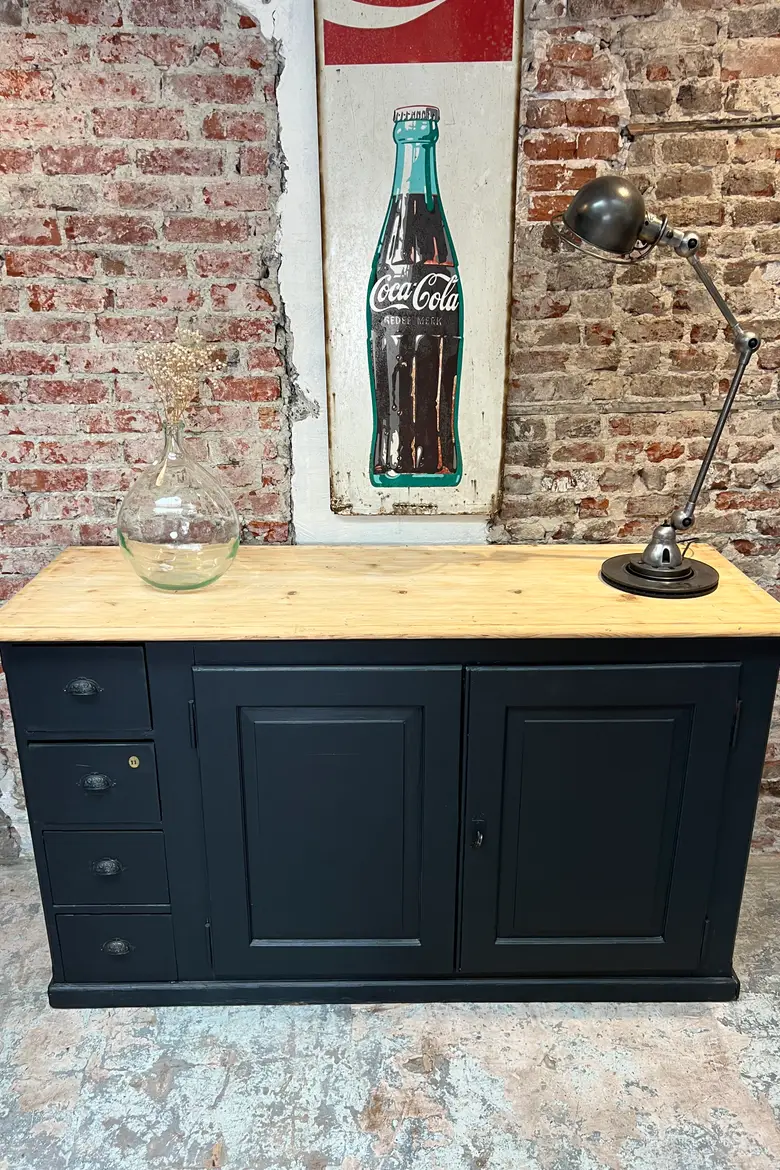 Ancien meuble d’atelier