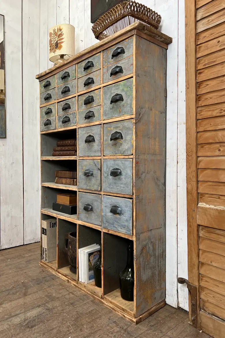 Ancien meuble d’atelier