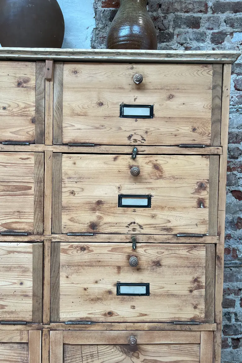 Ancien meuble d’atelier à clapets en bois début 20e