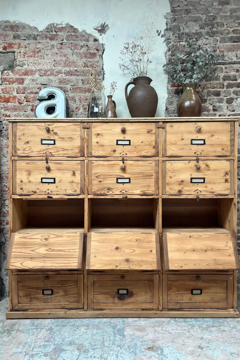 Ancien meuble d’atelier à clapets en bois début 20e