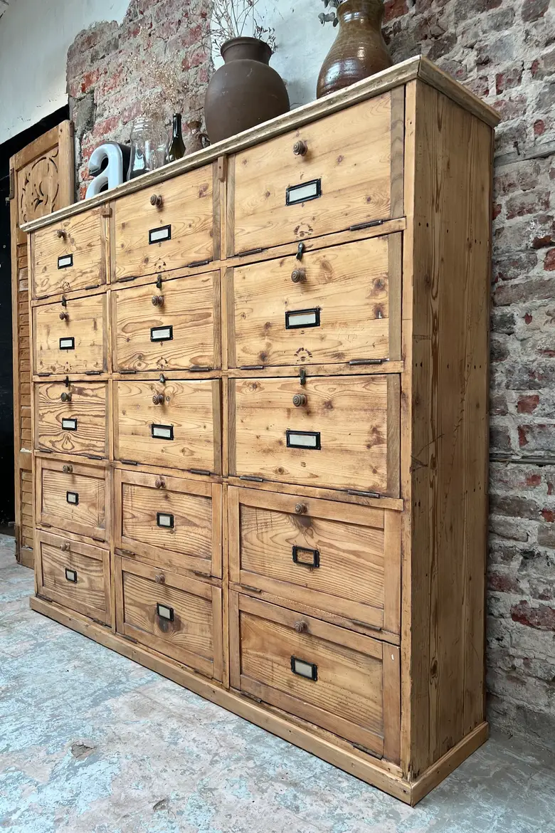 Ancien meuble d’atelier à clapets en bois début 20e