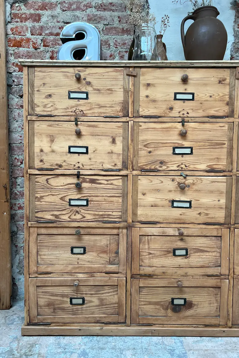 Ancien meuble d’atelier à clapets en bois début 20e