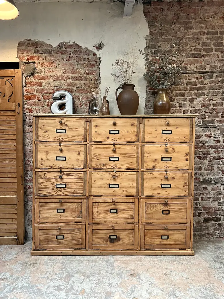 Ancien meuble d’atelier à clapets en bois début 20e