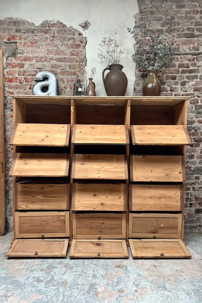 Ancien meuble d’atelier à clapets en bois début 20e
