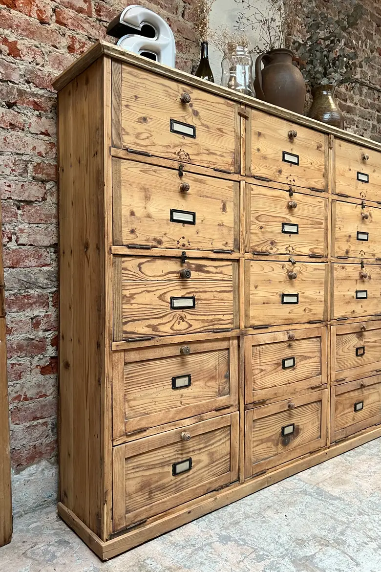 Ancien meuble d’atelier à clapets en bois début 20e