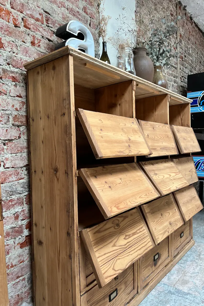 Ancien meuble d’atelier à clapets en bois début 20e