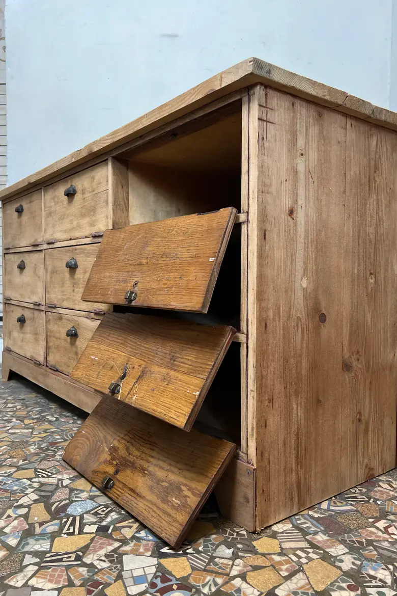 Ancien meuble d’atelier à clapets en chêne – Années 50