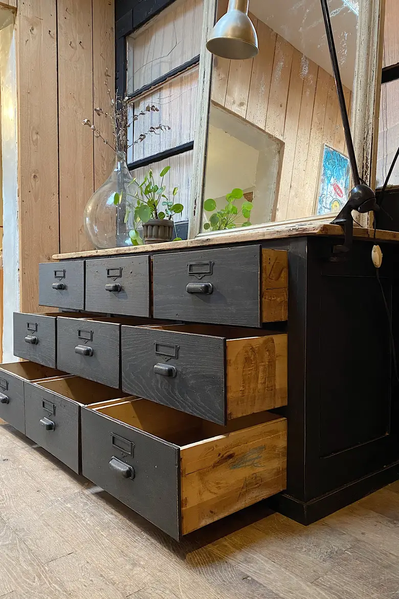 Ancien meuble d'atelier à tiroirs en bois Début XXème