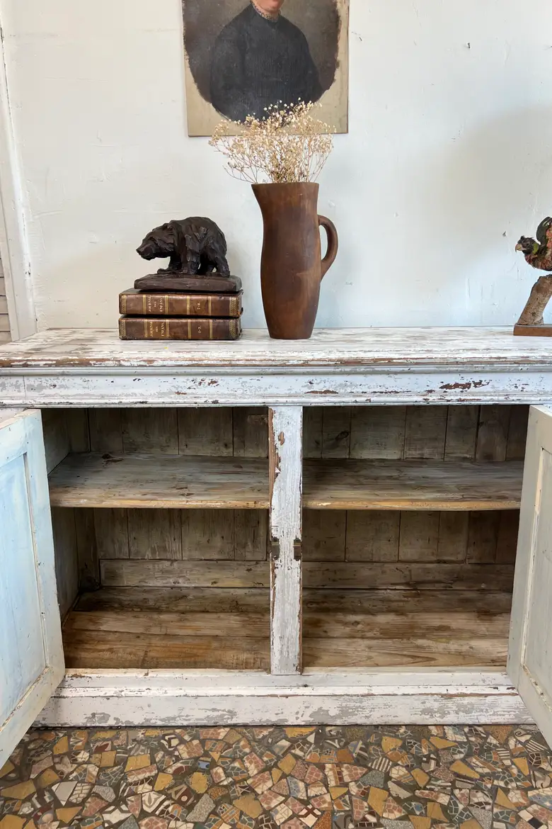 Ancien meuble d’atelier avec patine d’origine