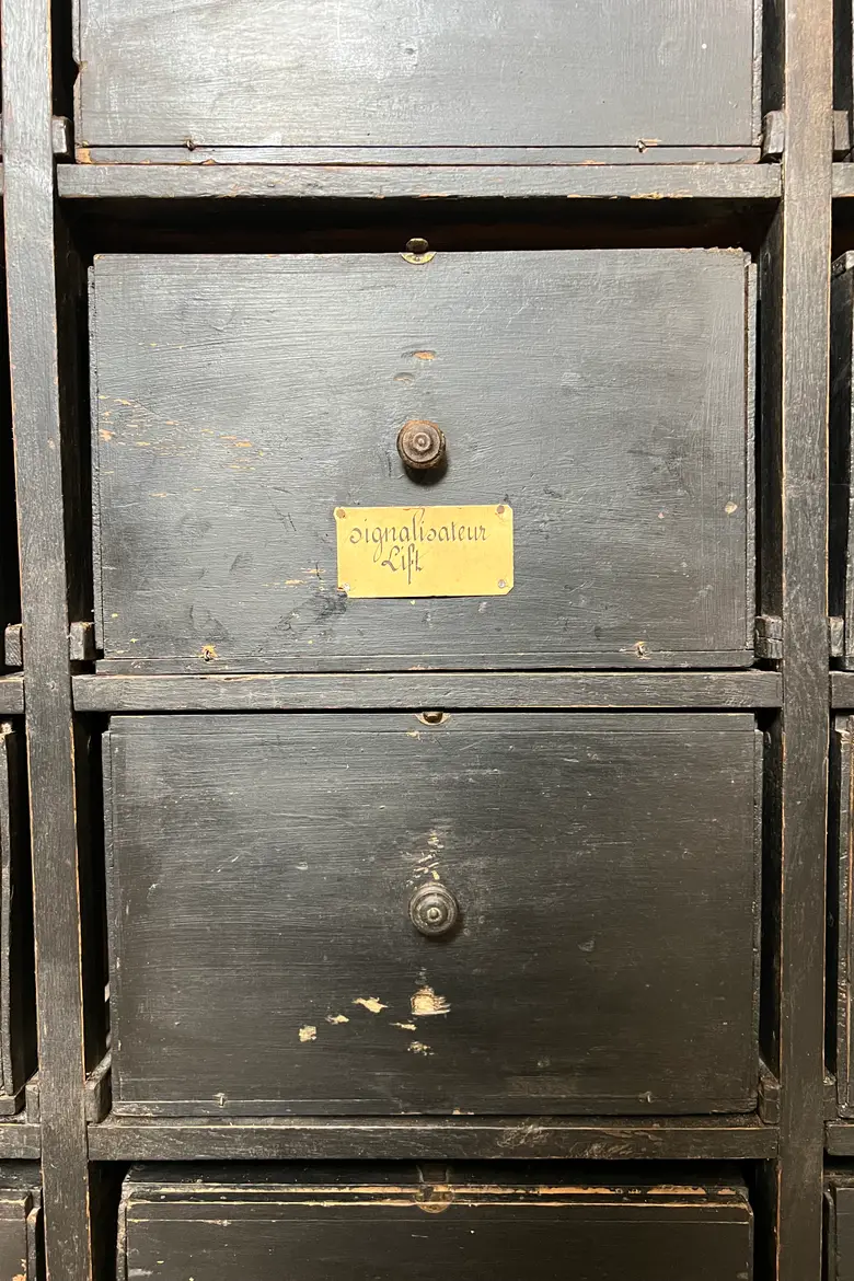 Ancien meuble d’atelier – début XXᵉ