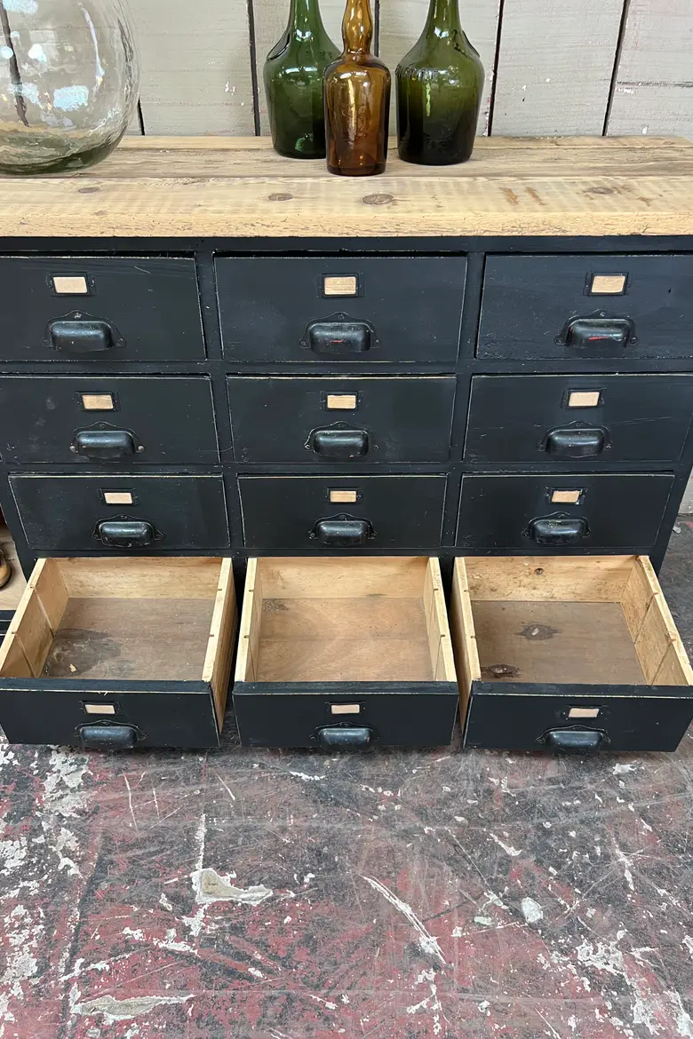 Ancien meuble d’atelier