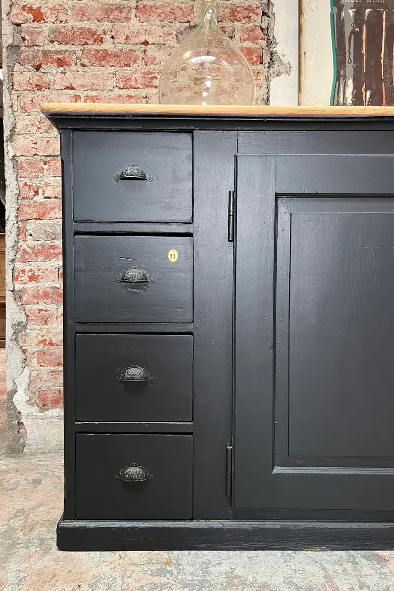 Ancien meuble d’atelier