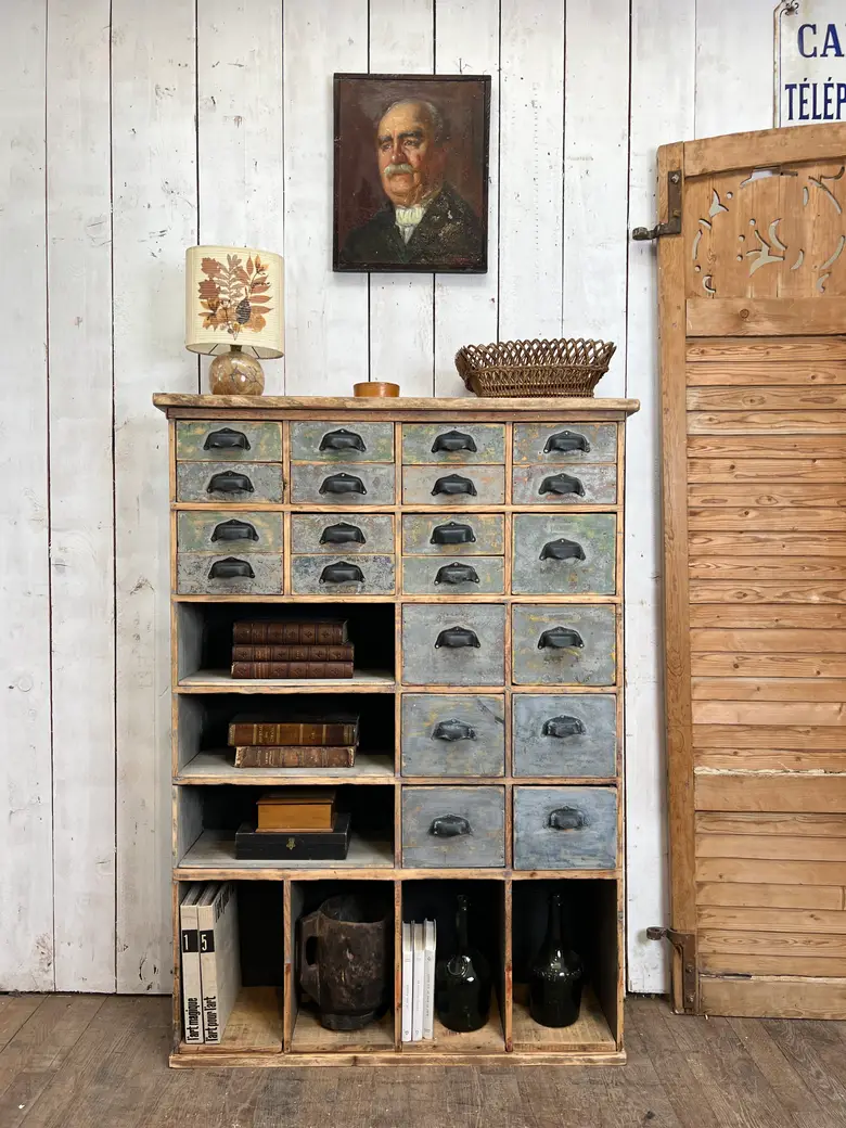Ancien meuble d’atelier