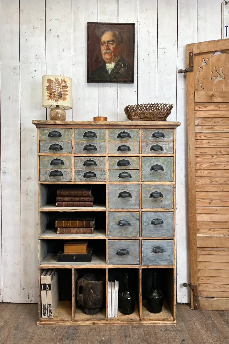 Ancien meuble d’atelier
