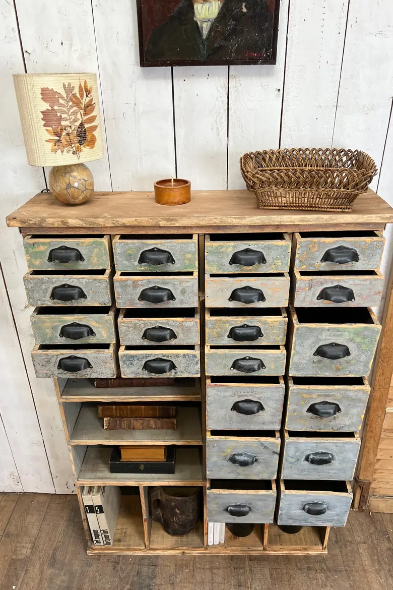 Ancien meuble d’atelier