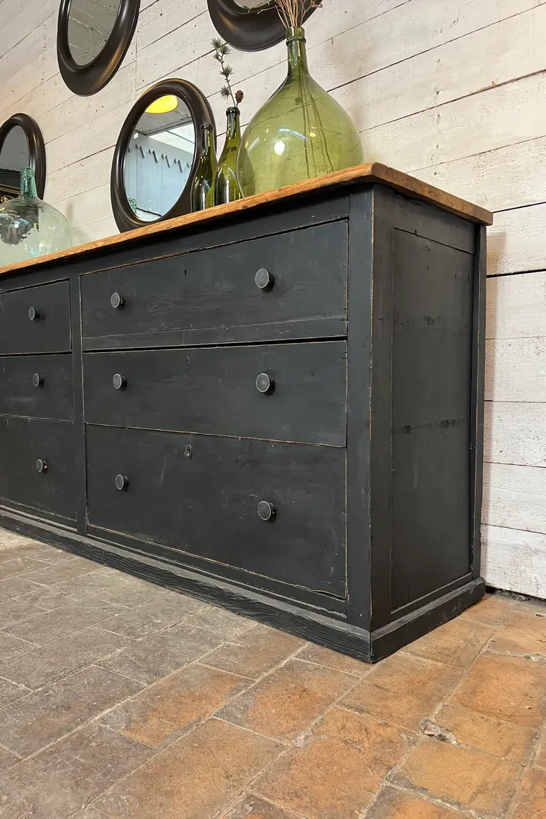 Ancien meuble de confection