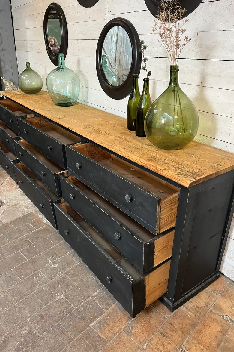 Ancien meuble de confection