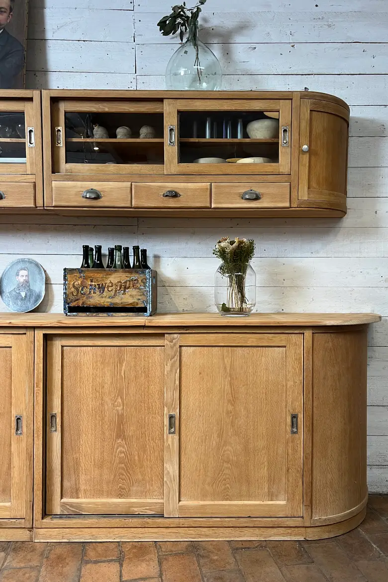 Ancien meuble de confiserie en chêne – Années 50