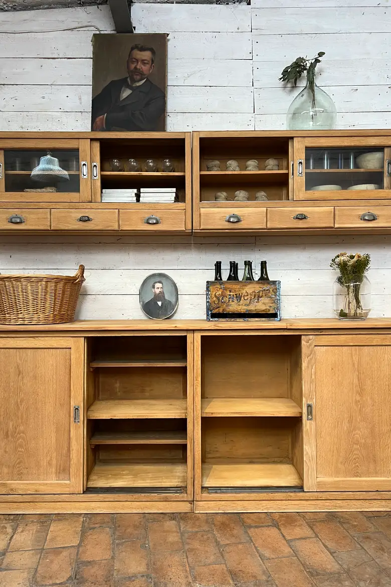 Ancien meuble de confiserie en chêne – Années 50