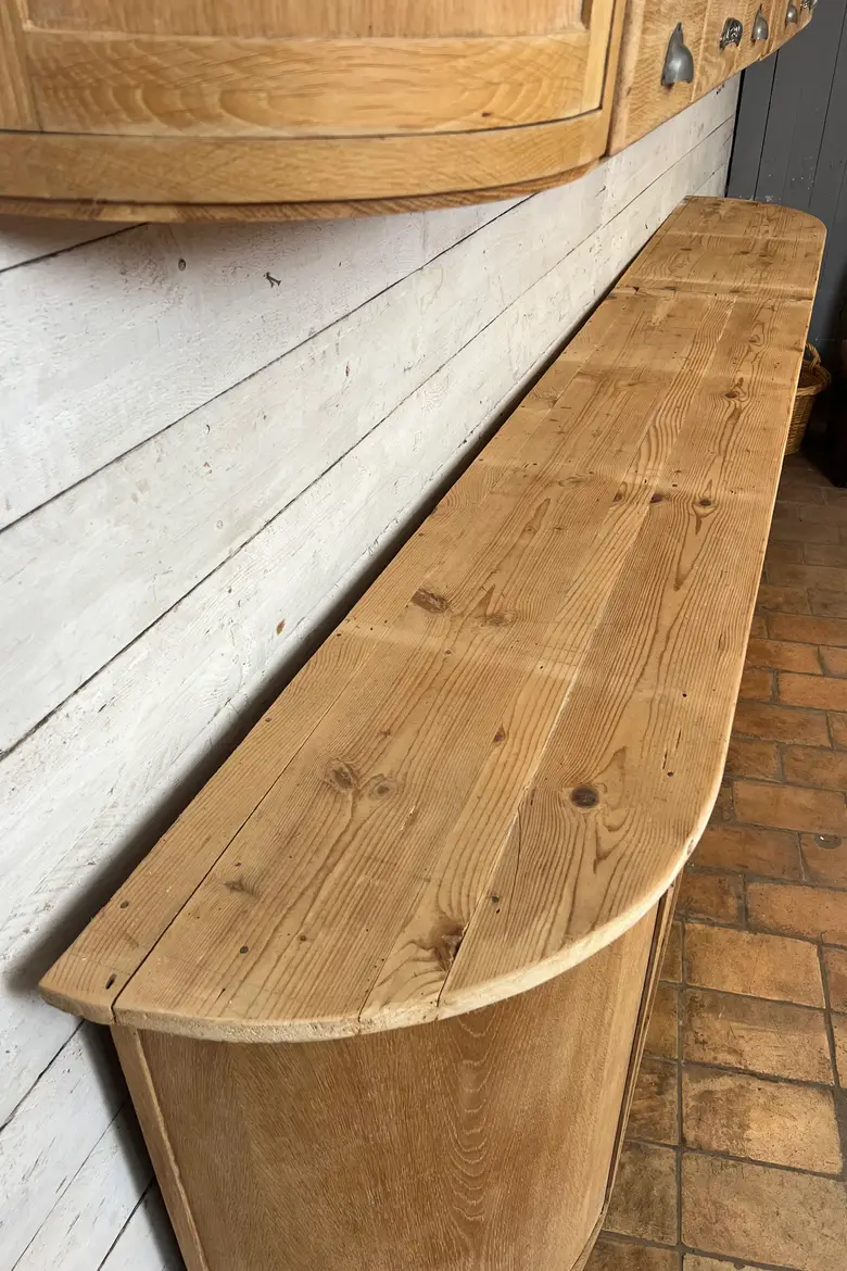 Ancien meuble de confiserie en chêne – Années 50