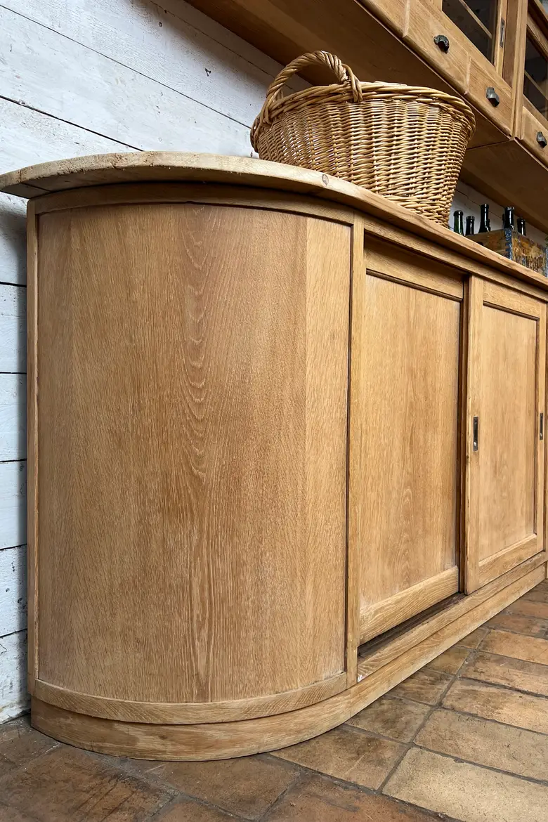 Ancien meuble de confiserie en chêne – Années 50