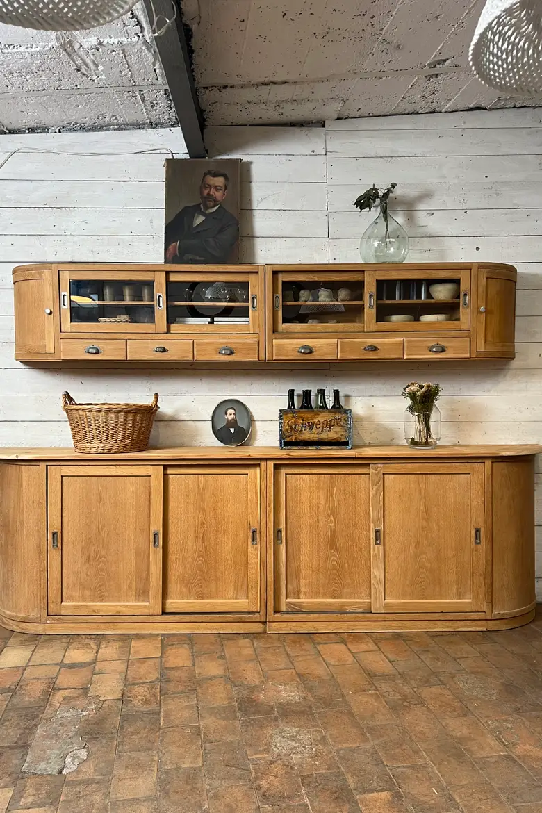 Ancien meuble de confiserie en chêne – Années 50