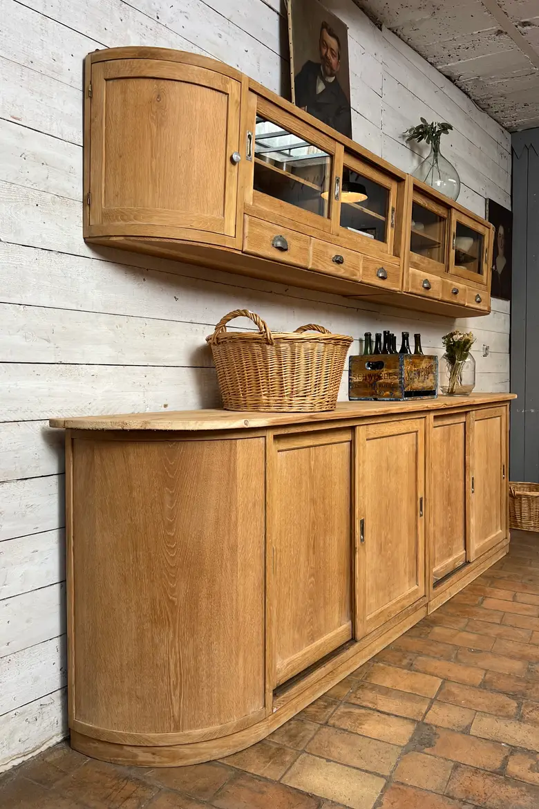 Ancien meuble de confiserie en chêne – Années 50