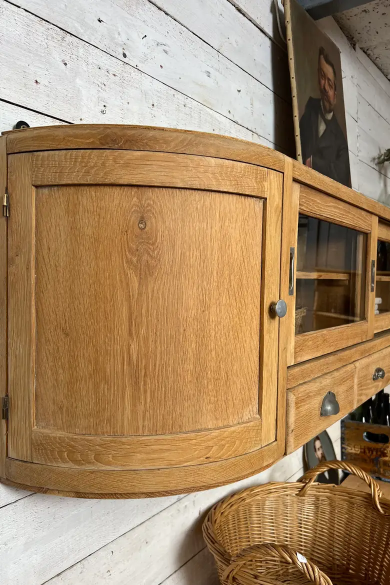 Ancien meuble de confiserie en chêne – Années 50