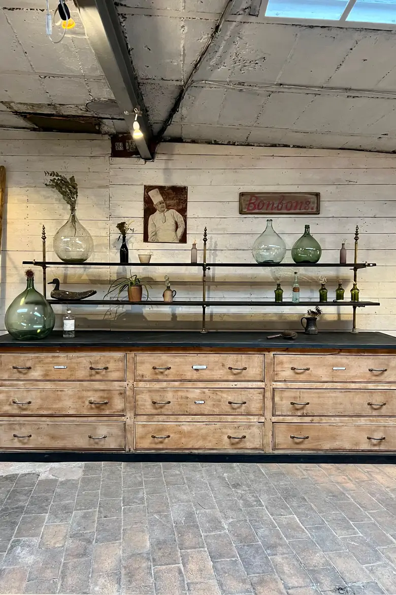 Ancien meuble de confiserie en hêtre Début XXème