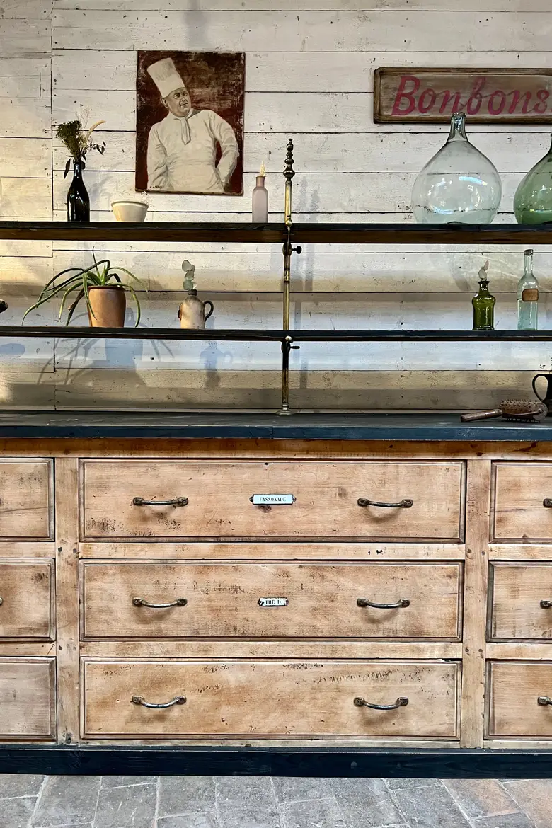 Ancien meuble de confiserie en hêtre Début XXème