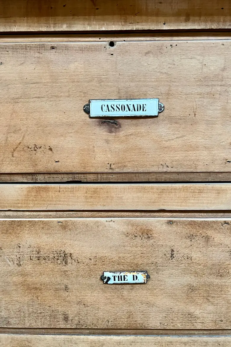 Ancien meuble de confiserie en hêtre Début XXème