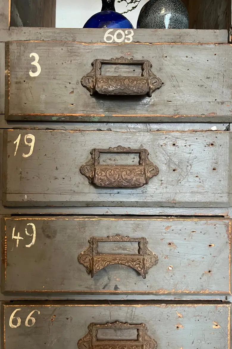 Ancien meuble de garage en bois Début XXème