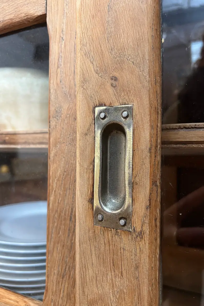 Ancien meuble de magasin en chêne