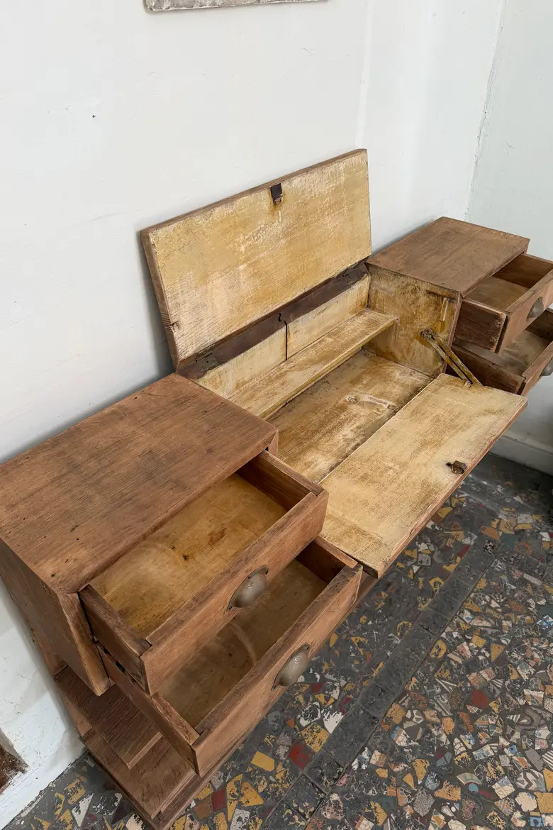Ancien meuble de magasin en chêne massif – Art populaire