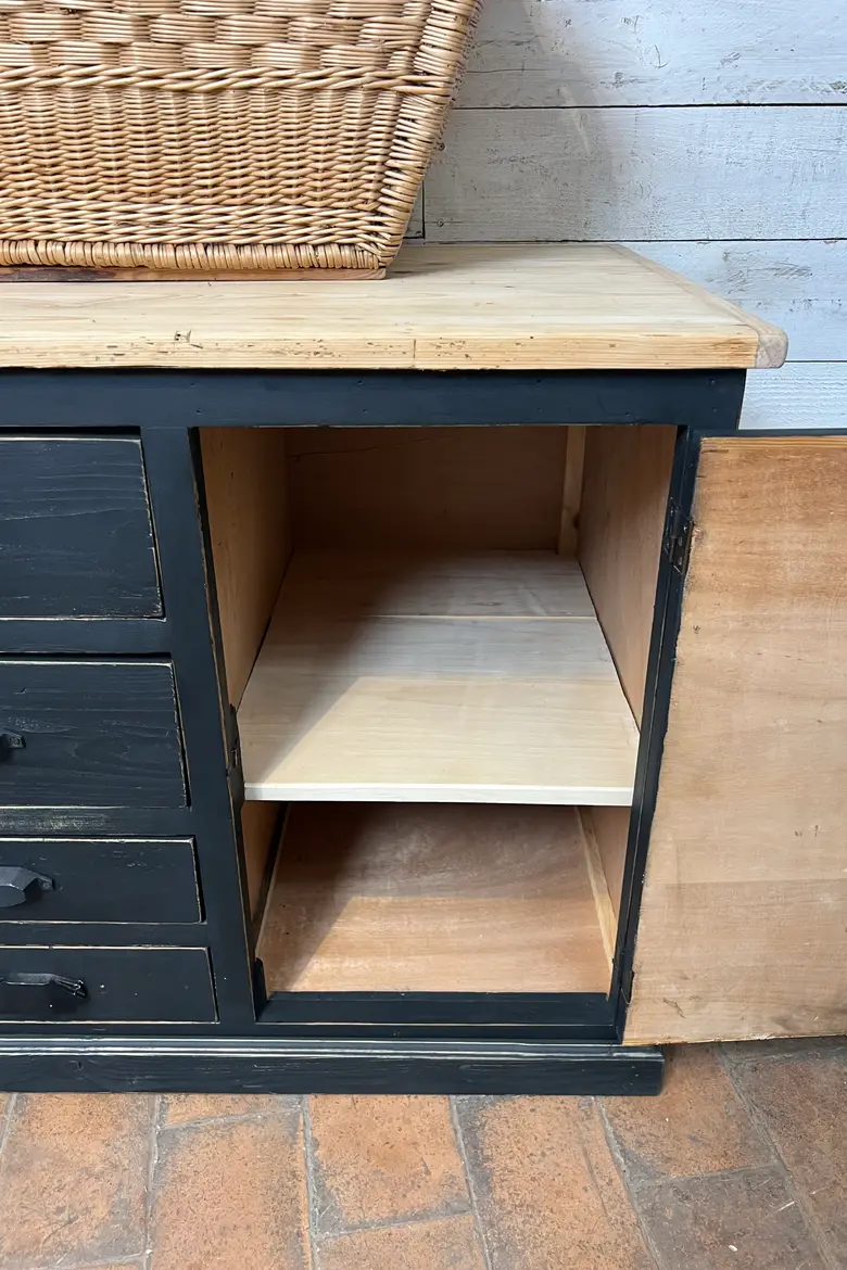 Ancien meuble de métier en sapin — Ancien meuble de métier en sapin