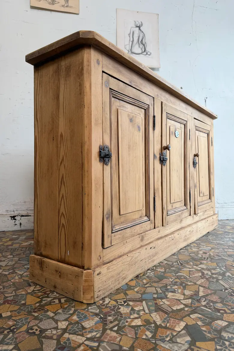 Ancien meuble de métier en sapin brut