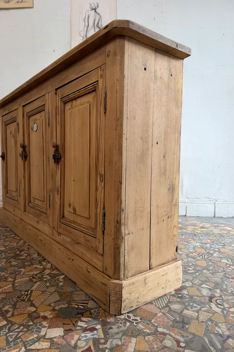 Ancien meuble de métier en sapin brut