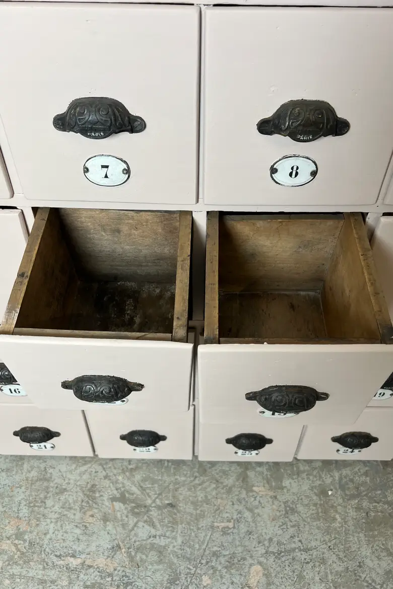 Ancien meuble de quincaillerie