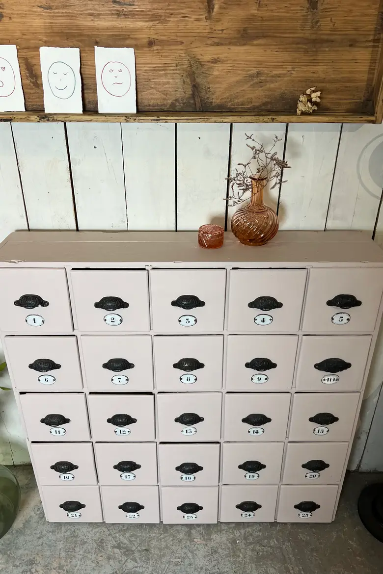 Ancien meuble de quincaillerie
