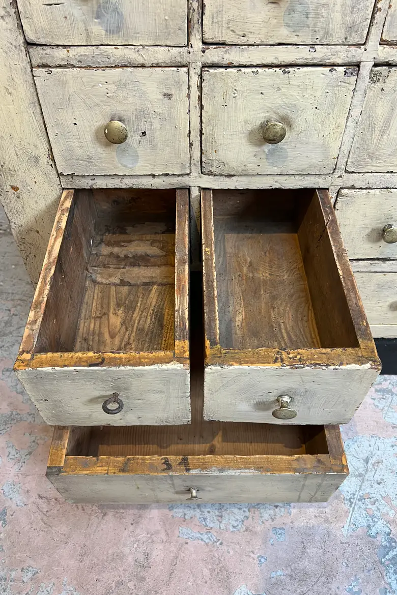Ancien meuble de quincaillerie du XIXe siècle