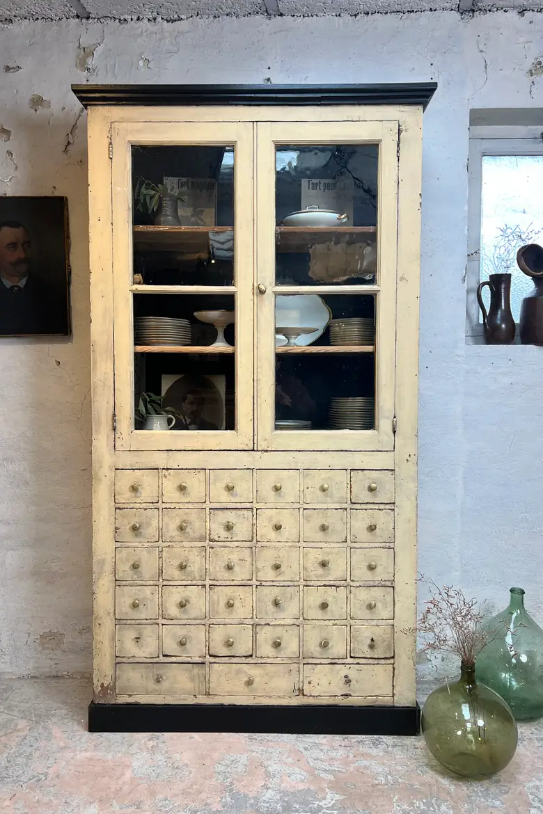 Ancien meuble de quincaillerie du XIXe siècle