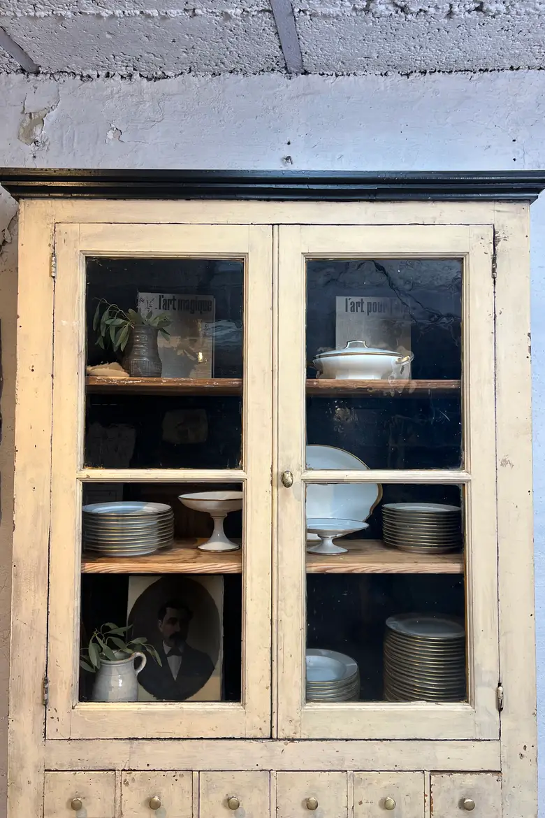 Ancien meuble de quincaillerie du XIXe siècle
