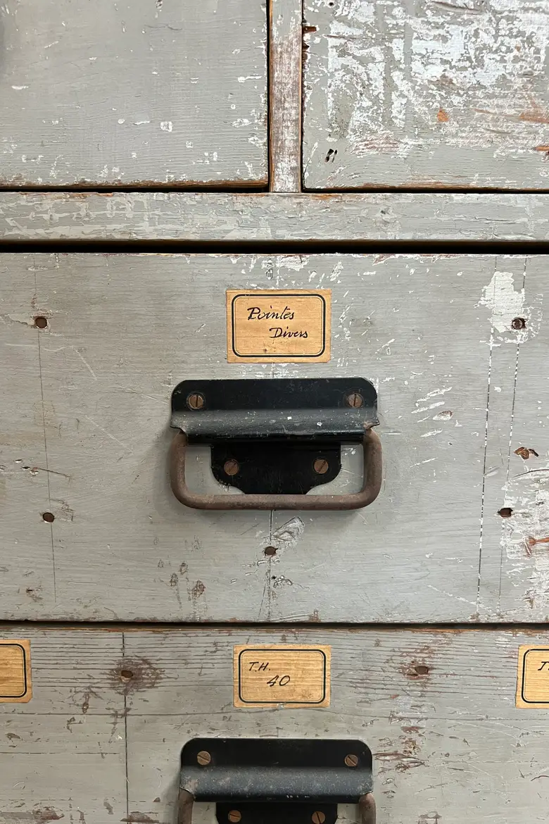 Ancien meuble de quincaillerie en bois Début XXème
