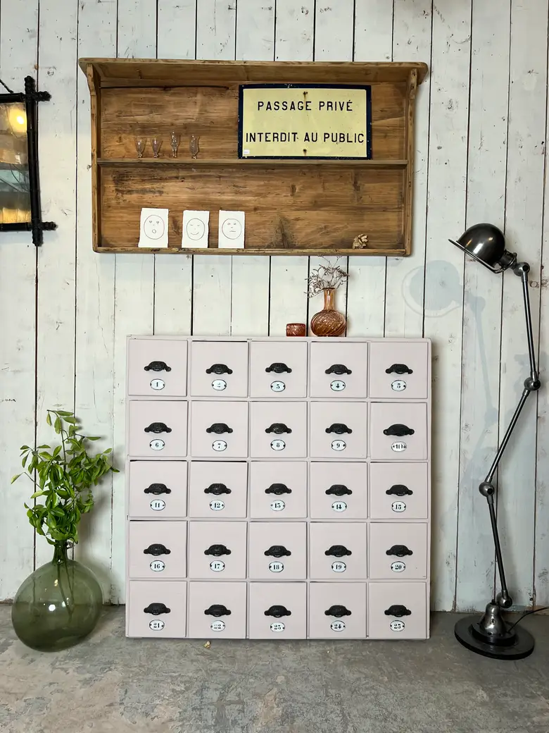 Ancien meuble de quincaillerie