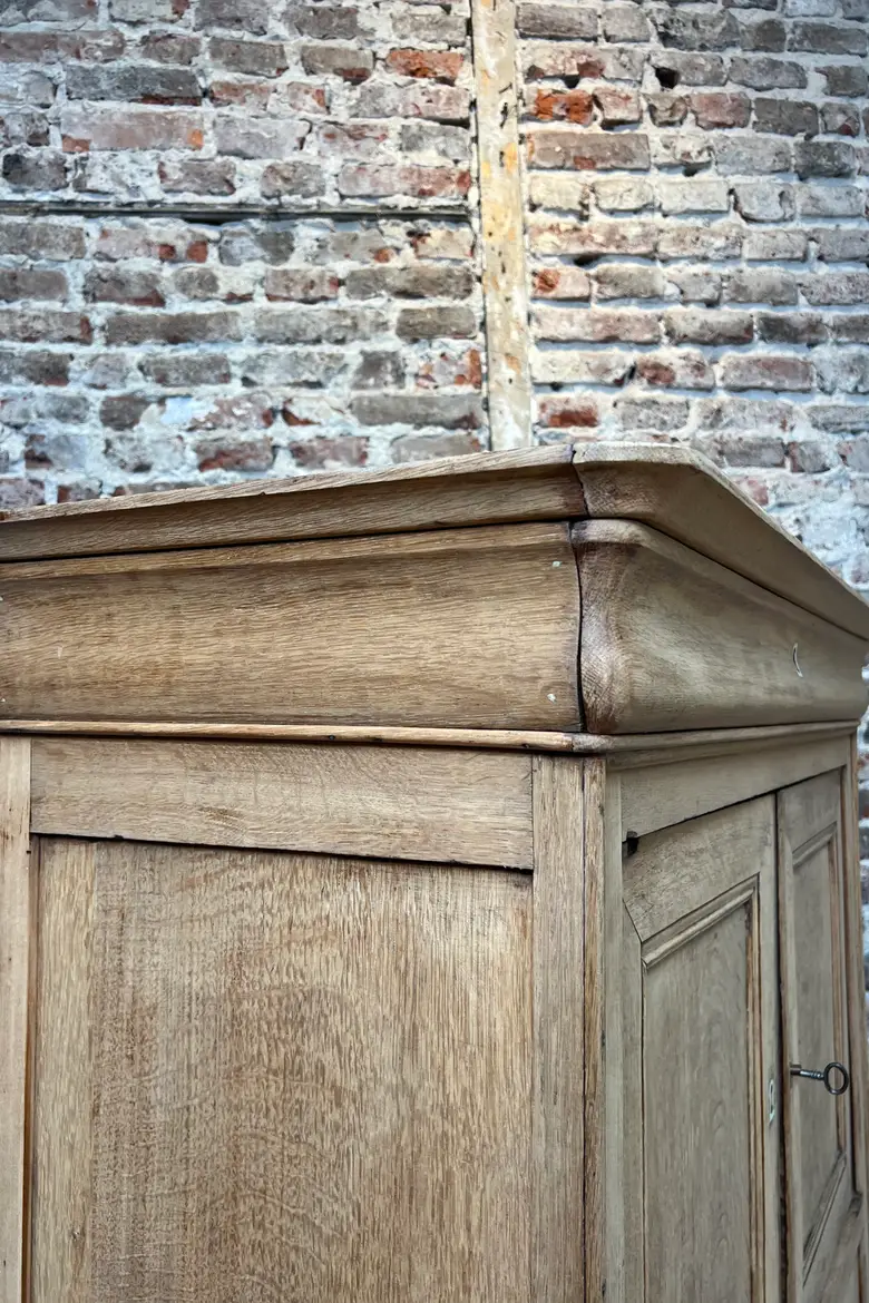 Ancien meuble de rangement en chêne