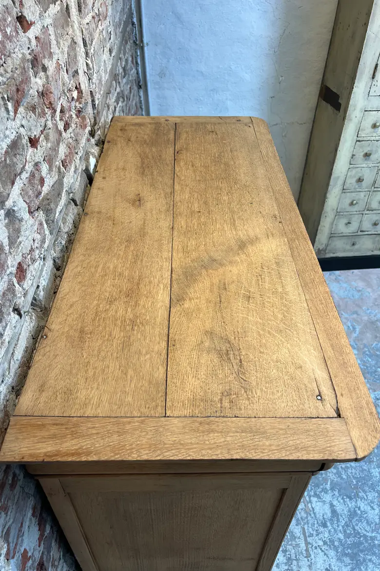 Ancien meuble de rangement en chêne