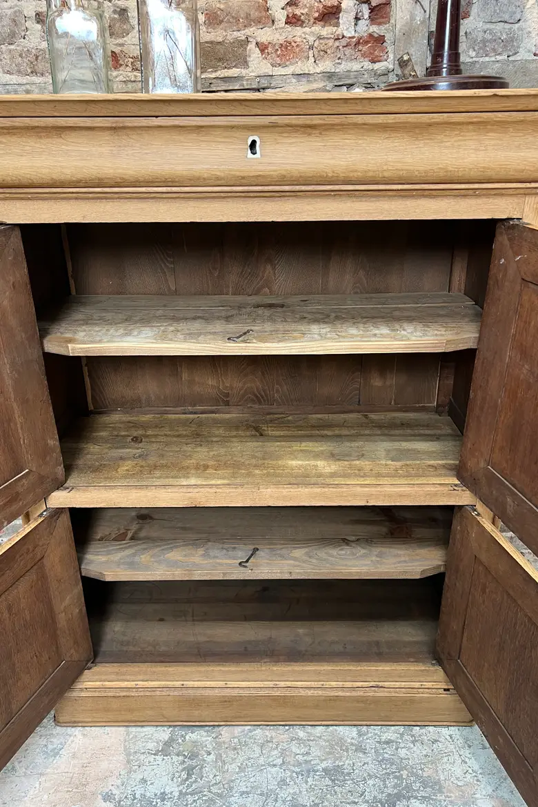 Ancien meuble de rangement en chêne
