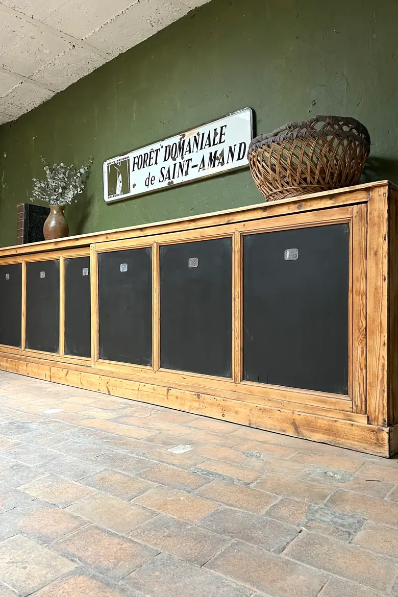 Ancien meuble d’école avec 2 grandes portes coulissantes 1960