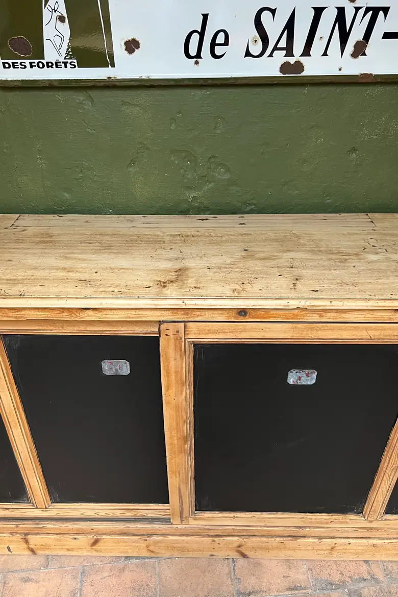 Ancien meuble d’école avec 2 grandes portes coulissantes 1960