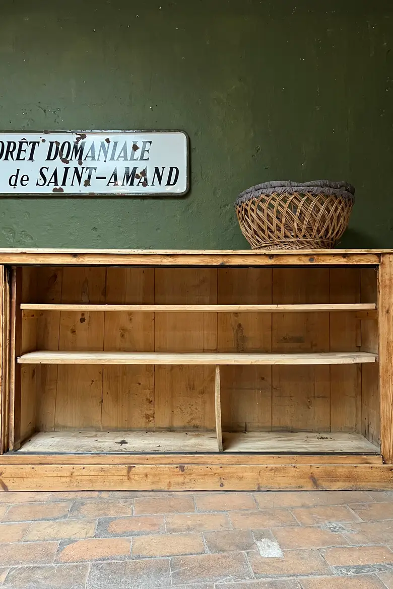 Ancien meuble d’école avec 2 grandes portes coulissantes 1960